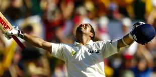 Sachin Tendulkar celebrates his double century, Australia v India, 4th Test, Sydney, 3rd day, January 4, 2004