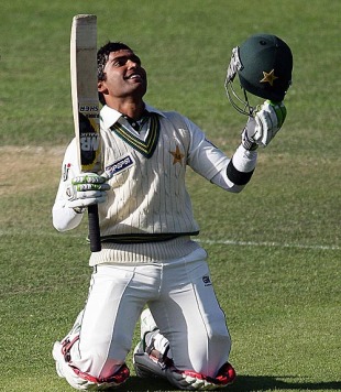 Umar Akmal lit up Pakistan's innings with a century, New Zealand v Pakistan, 1st Test, Dunedin, 3rd day, November 26, 2009