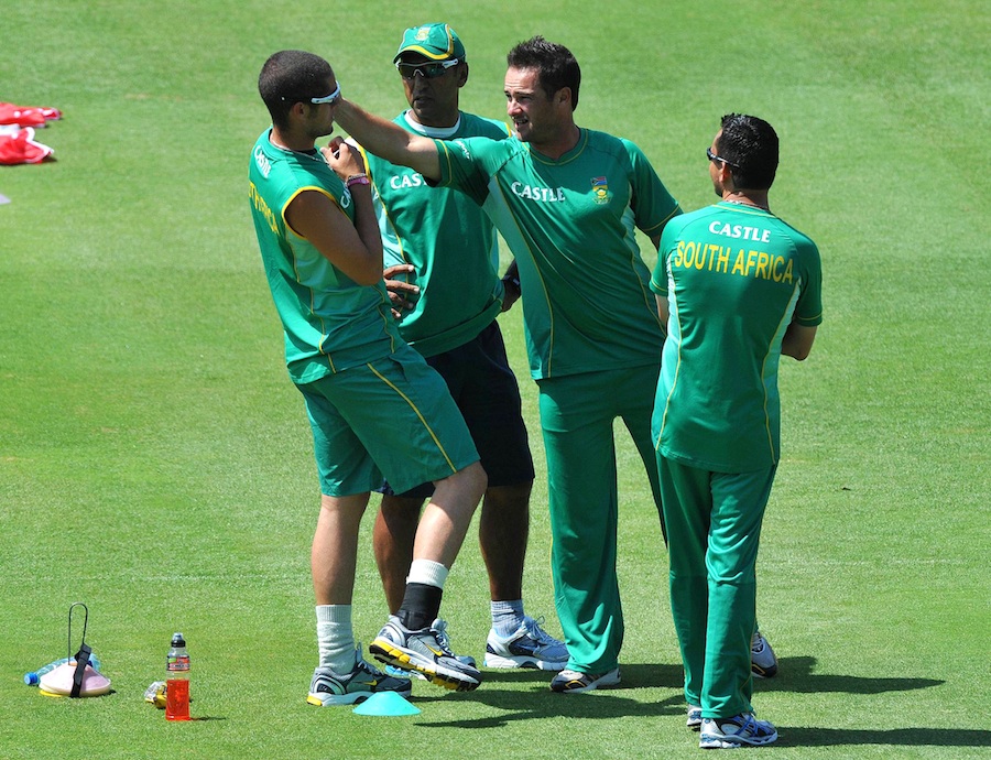 Mark Boucher jokes around with Wayne Parnell as assistant coach Vincent Barnes looks on