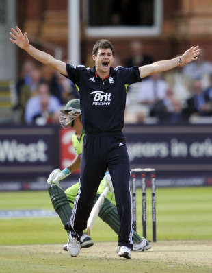 James Anderson bowled well but without luck in his first spell, England v Pakistan, 4th ODI, Lord's, September 20, 2010