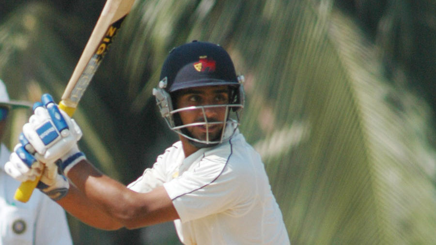 Kamat, Abdulla dominate on day of batting records