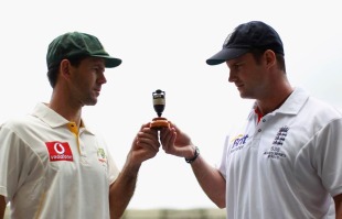 Andrew Strauss and Ricky Ponting with a replica Ashes urn, Brisbane, November 24, 2010