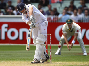 Jonathan Trott helped to extend England's lead with a typically stubborn innings, Australia v England, 4th Test, Melbourne, 2nd day, December 27, 2010 