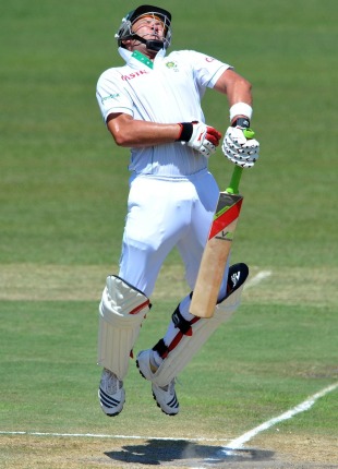 Jacques Kallis gloves a brute of a bouncer, South Africa v India, 2nd Test, Durban, 4th day, December 29, 2010