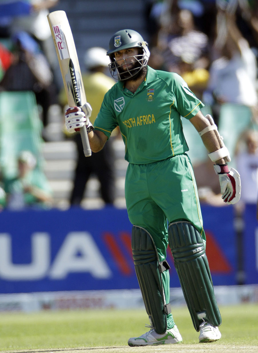 Hashim Amla acknowledges the crowd after reaching his half-century