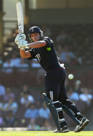 Jonathan Trott flicks one through leg, Australia v England, 6th ODI, Sydney, February 2, 2011