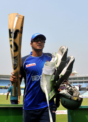 Shakib Al Hasan heads to the nets, Sher-e-Bangla, Dhaka, February 18, 2011