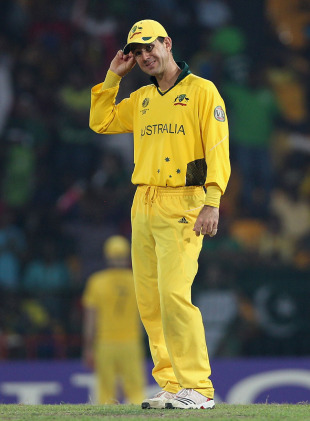 Ricky Ponting searches for inspiration as Pakistan's score mounts, Australia v Pakistan, Group A, World Cup 2011, Colombo, March 19, 2011