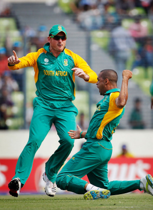 world cup 2011 pics. New Zealand v South Africa, World Cup 2011: An acrobatsman and a lucky boot | Cricket Features