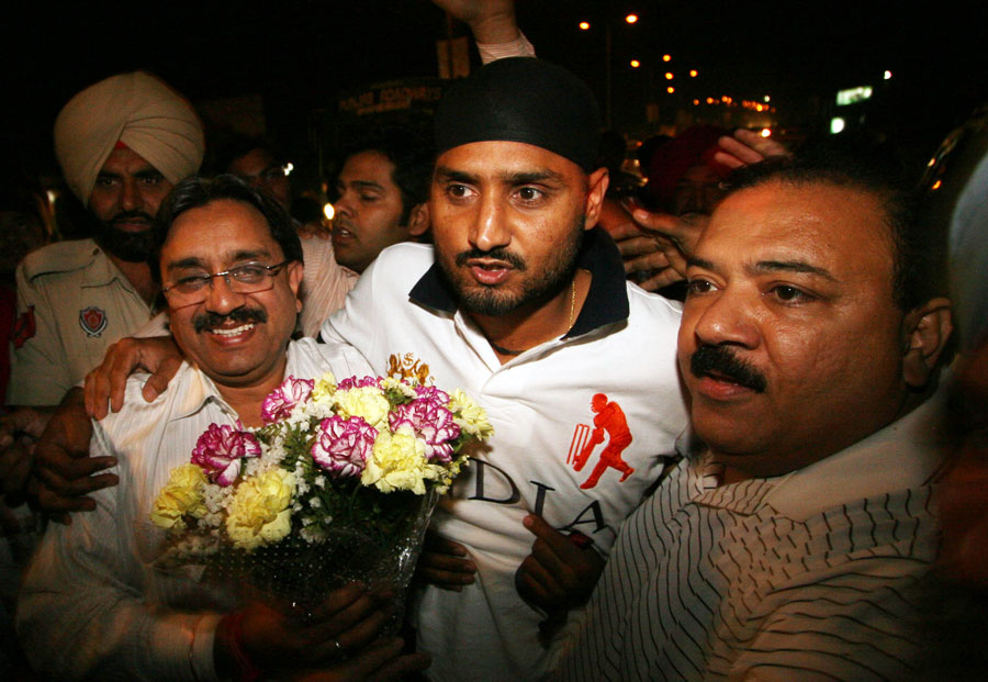 Harbhajan Singh is received at his home town Jalandhar