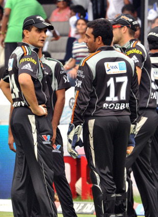 Sourav Ganguly has a chat with team-mates prior to the start of the match, Deccan Chargers v Pune Warriors, IPL 2011, Hyderabad, April 10, 2011