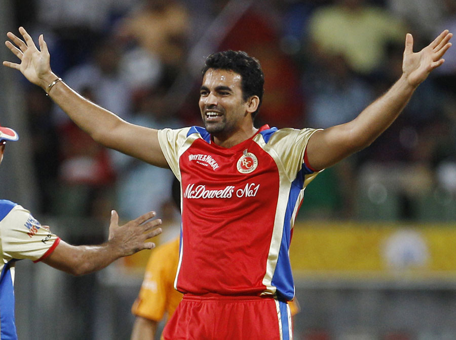 Zaheer Khan is delighted after getting the wicket of Michael Hussey