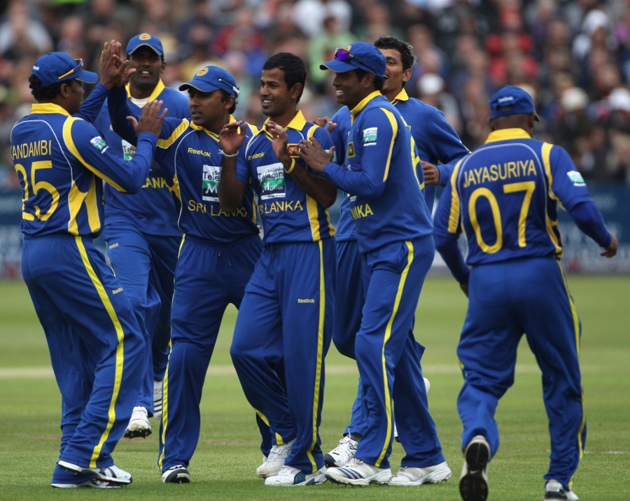 Sri Lanka celebrate an early wicket against England