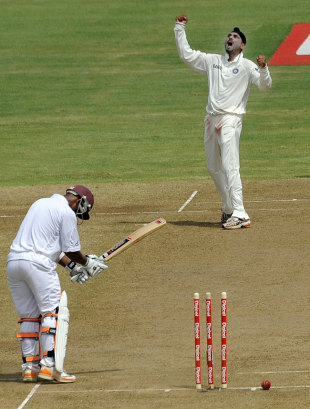 Carlton Baugh becomes Harbhajan Singh's 400th Test wicket, West Indies v India, 3rd Test, Dominica, 2nd day, July 7, 2011