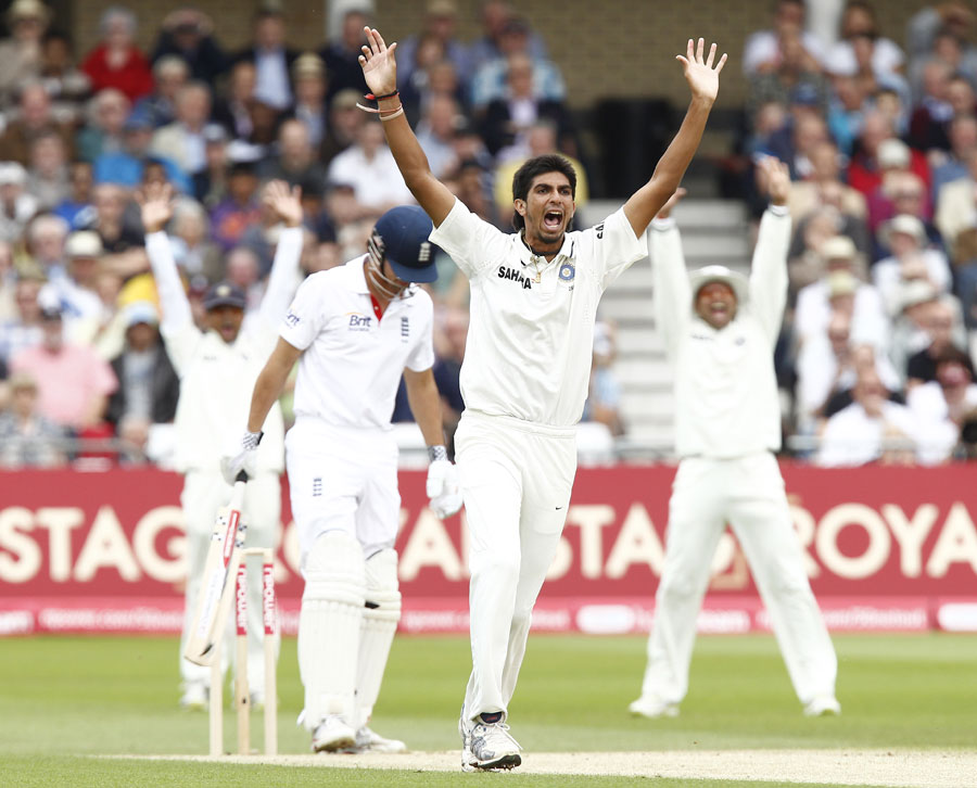 Ishant Sharma appeals successfully for Alastair Cook's wicket