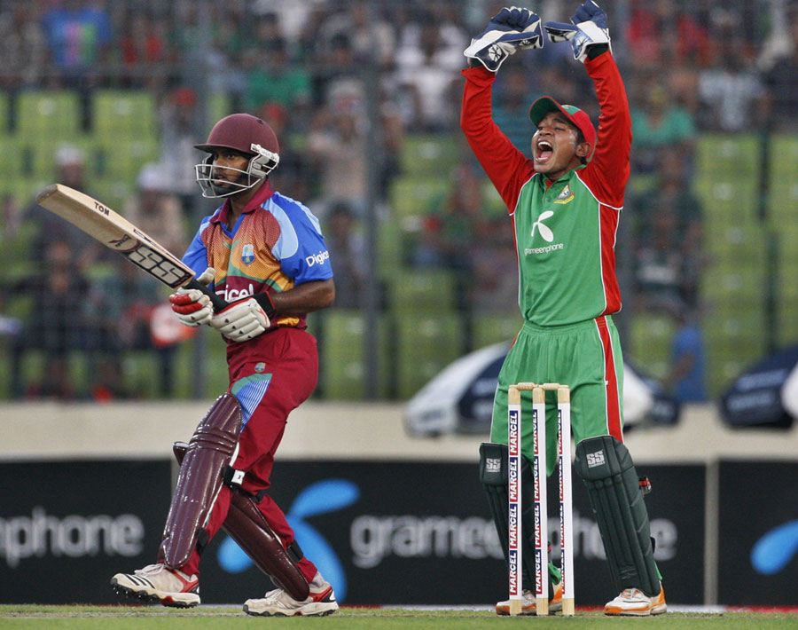 Mushfiqur Rahim appeals for Adrian Barath's wicket 