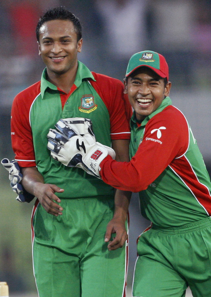 Shakib Al Hasan and Mushfiqur Rahim celebrate Andre Russell's dismissal