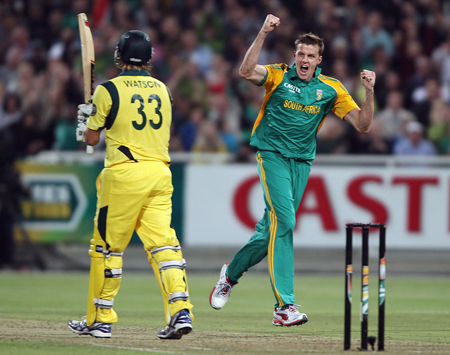 Morne Morkel removes Shane Watson after a brisk fifty