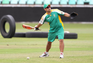 Russell Domingo conducts a South Africa training session, Durban, October 27, 2011