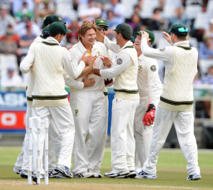 Australia get together after a wicket, South Africa v Australia, 1st Test, Cape Town, 2nd day, November 10, 2011