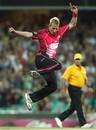 Brett Lee bowled the thrilling last over in Sydney Sixers' win