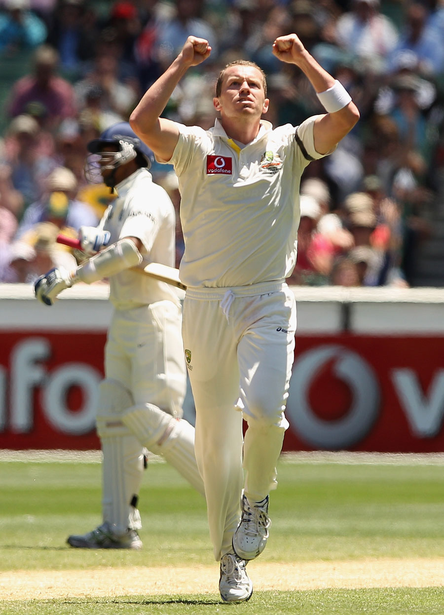 Peter Siddle finished with 3 for 63