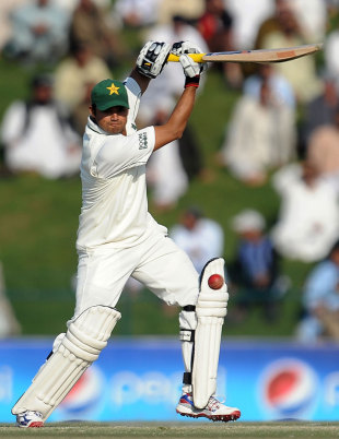Azhar Ali drives on the third afternoon, Pakistan v England, 2nd Test, Abu Dhabi, 3rd Day, January 27, 2012