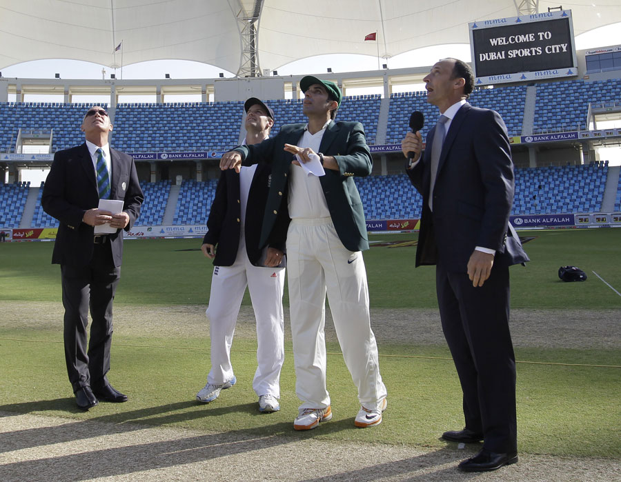Misbah-ul-Haq wins the toss and chooses to bat