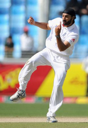 Monty Panesar again outbowled Graeme Swann with 2 for 25, Pakistan v England, 3rd Test, Dubai, 1st day, February 3, 2012