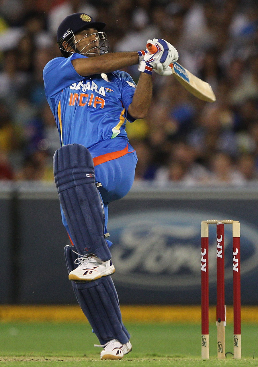 MS Dhoni pulls on one leg, Australia v India, 2nd T20I, Melbourne, February 3, 2012