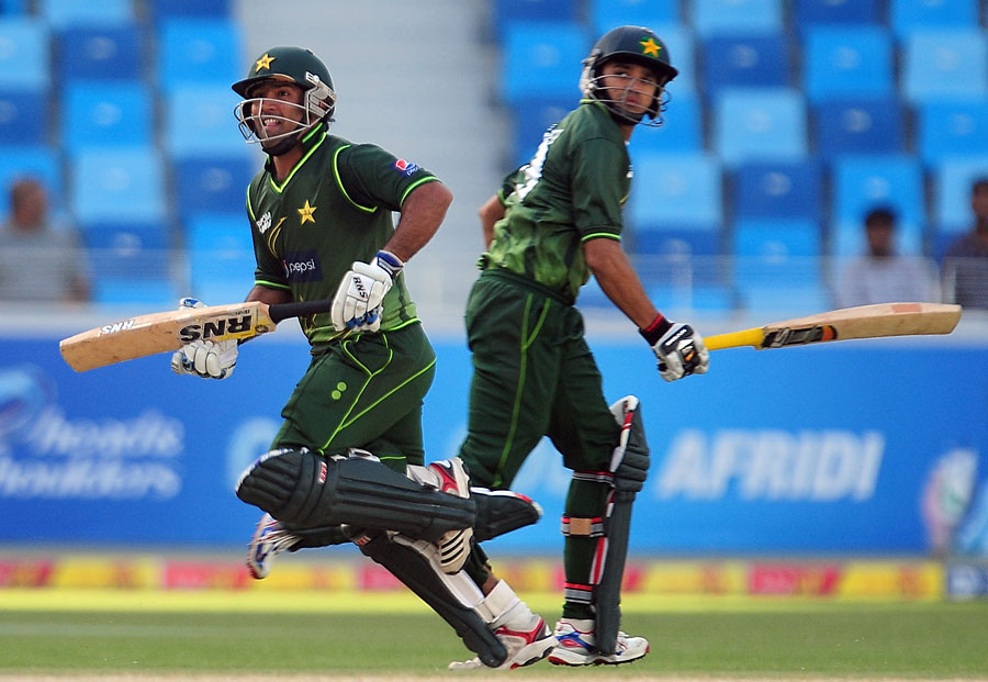 Asad Shafiq and Azhar Ali added 111 for the second wicket