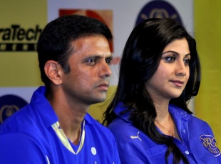 Rahul Dravid and Shilpa Shetty at the unveiling of Rajasthan Royals' new jersey, Mumbai, March 5, 2012