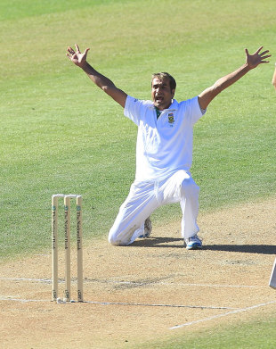 Imran Tahir makes a vociferous appeal, New Zealand v South Africa, 1st Test, Dunedin, 2nd day, March 8, 2012