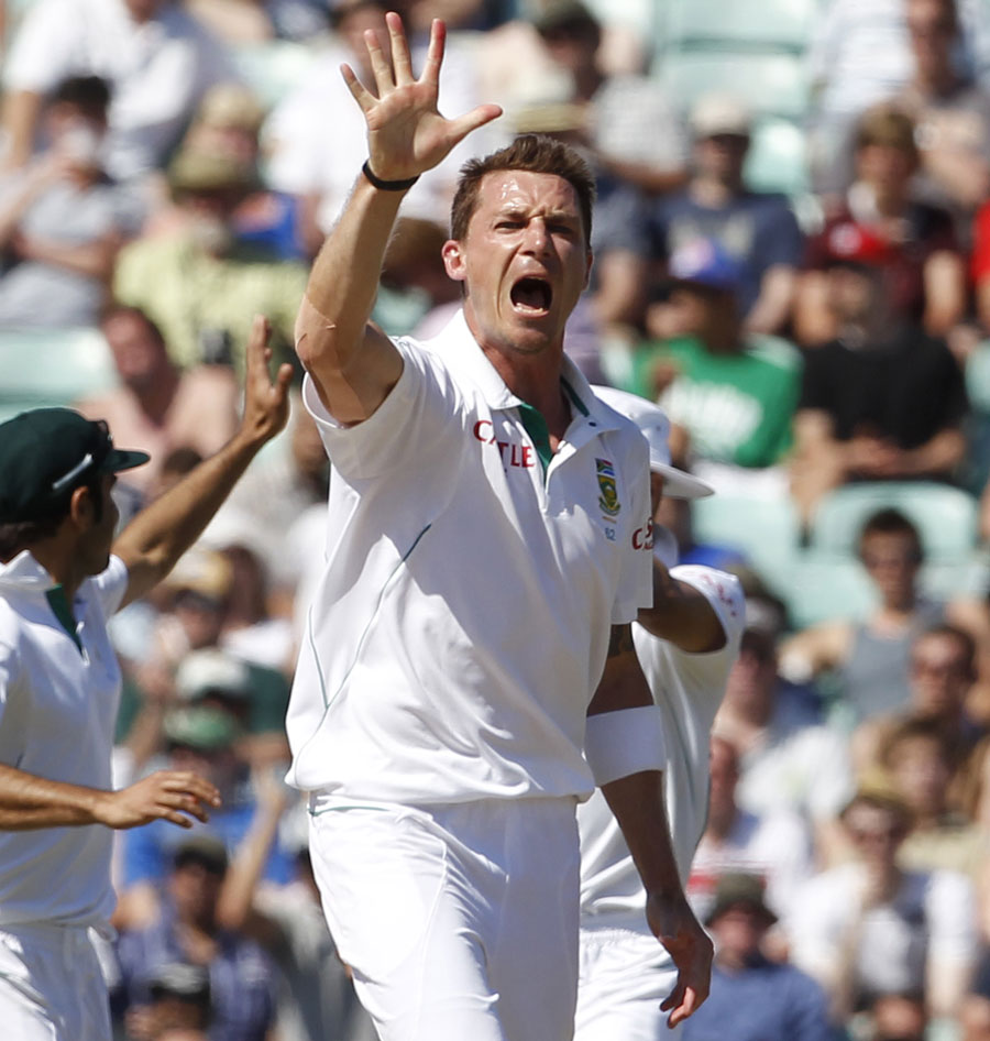 Dale Steyn signals his five-for to the crowd