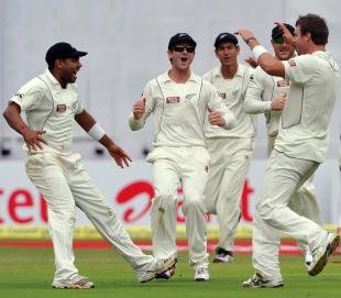 Doug Bracewell celebrates the wicket of Sachin Tendulkar, India v New Zealand, 2nd Test, Bangalore, 2nd day, September 1, 2012