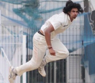 Ishant Sharma took four wickets, North Zone v West Zone, quarter-final, Duleep Trophy, 3rd day, Chennai, October 8, 2012