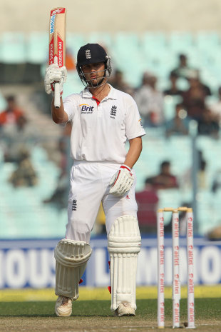 Jonathan Trott recorded his Test first half-century of the tour, India v England, 3rd Test, Kolkata, 3rd day, December 7, 2012