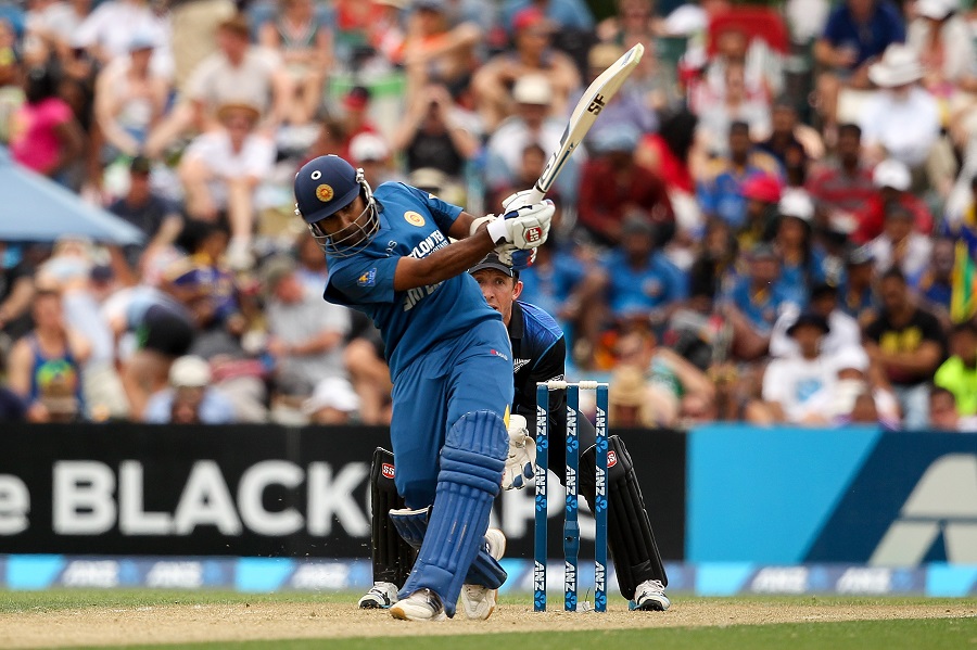 Mahela Jayawardene was at his calculating best, but his 107-ball 104 was in vain