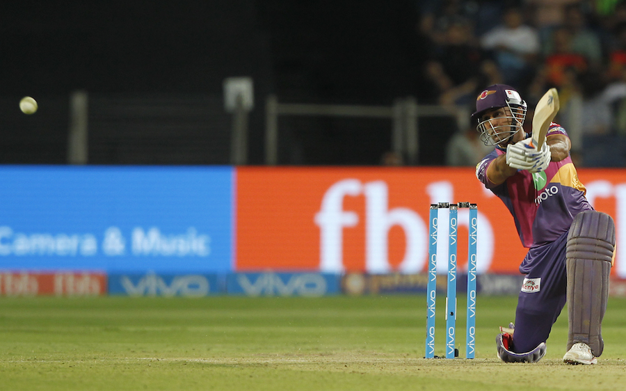 Twitter Explodes as MS Dhoni wins a nail biting game for RPS