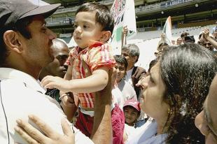 Rahul Dravid celebrates with son Samit and wife Vijeta,South Africa v India, 1st Test, Johannesburg, 4th day, December 18, 2006