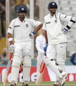 Gautam Gambhir and Rahul Dravid wait for the umpires to offer them the light, India v England, 2nd Test, Mohali, 1st day, December 19, 2008