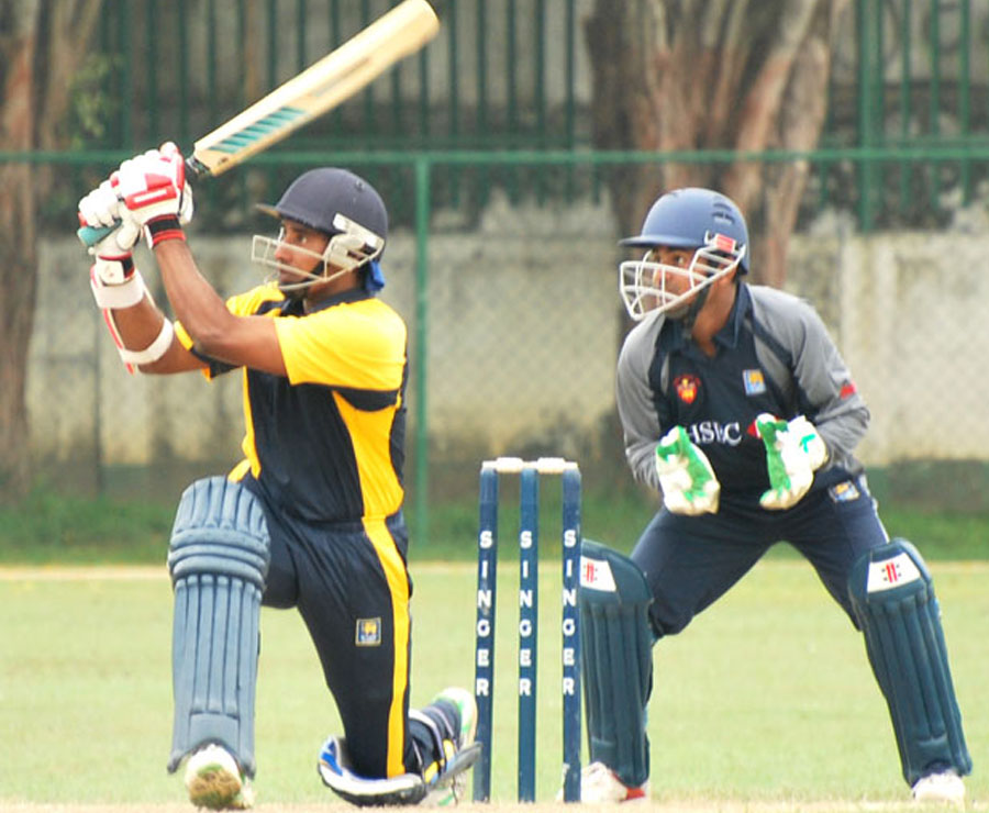 Chaminda Vaas opens the batting for Colts | Photo | Sri Lanka ...