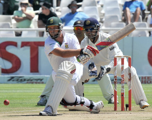 Jacques Kallis used the reverse-sweep to counter the spin, South Africa v India, 3rd Test, Cape Town, 4th day, January 5, 2011