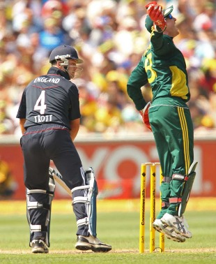 Brad Haddin takes an edge off Jonathan Trott, Australia v England, 1st ODI, Melbourne, January 16, 2010