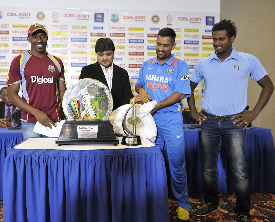 Dwayne Bravo, MS Dhoni and Angelo Mathews with the tri-series trophy