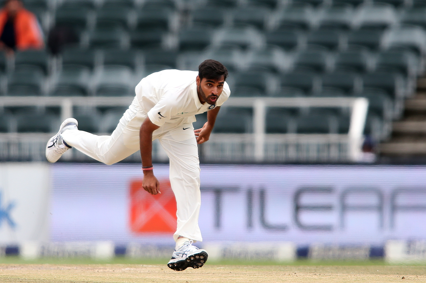 Bhuvneshwar Kumar to return to India to recuperate from lower-back issue