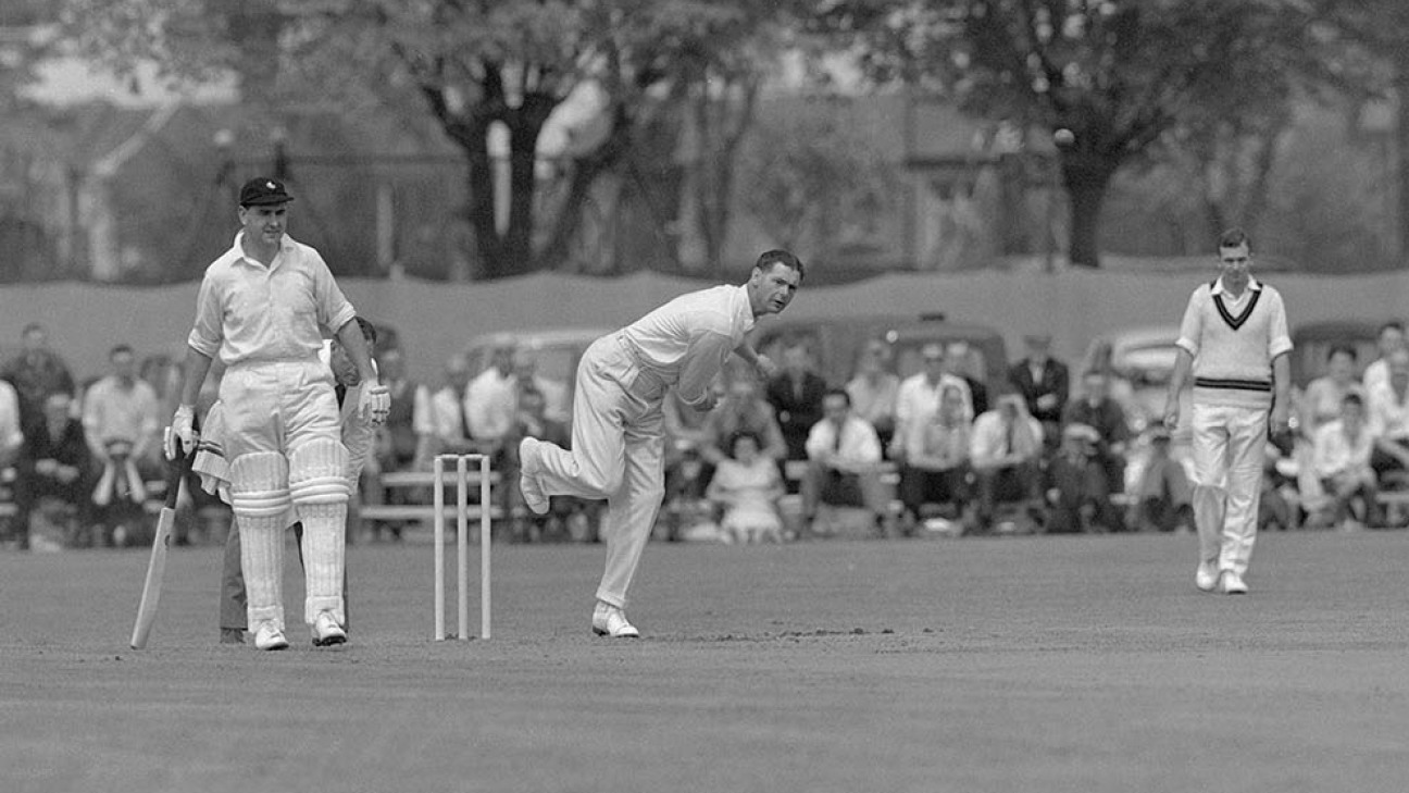 Jim Laker: 5 cricket records that might not be broken ever | SportzPoint.com